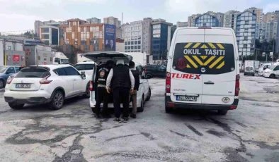 Kağıthane’de Okul Servisine Saldırı: İçinde Çocuk Var Diyerek Uyardılar