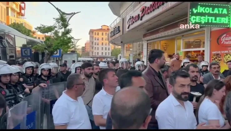 Hakkari Belediyesi’ne Kayyum Atanması Van’da Protesto Edildi