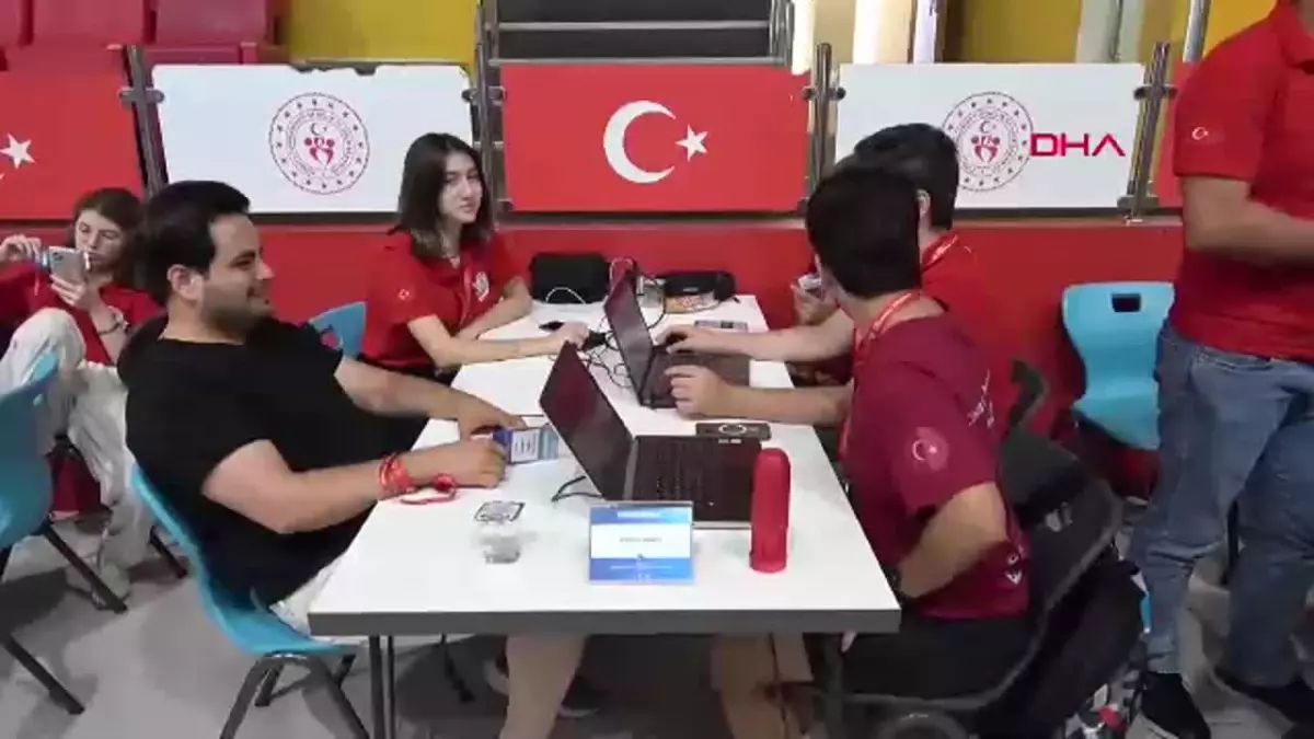 Bayraktar Mersin’de Gençlerle Buluştu