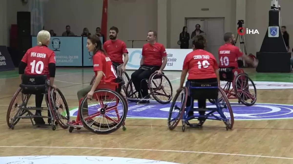 Ünlülerden Tekerlekli Sandalyede Basketbol Maçı